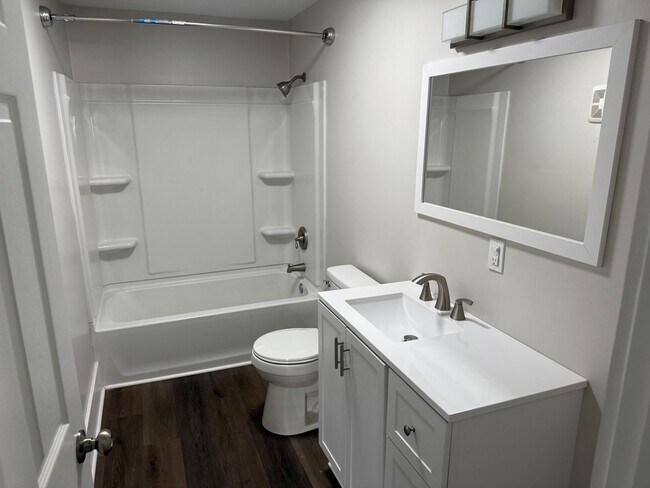 Photo - 3 bedroom, 1 bath Centrally located in town