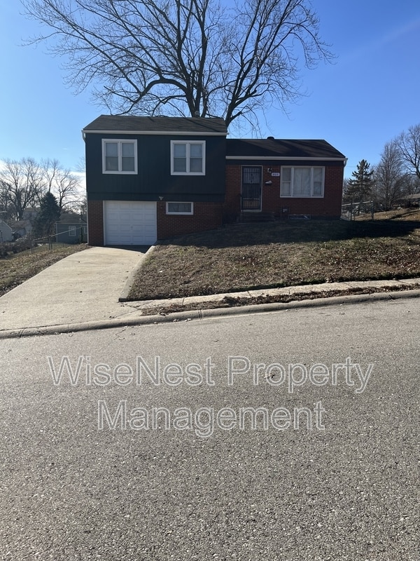 Building Photo - 805 W 39 St N