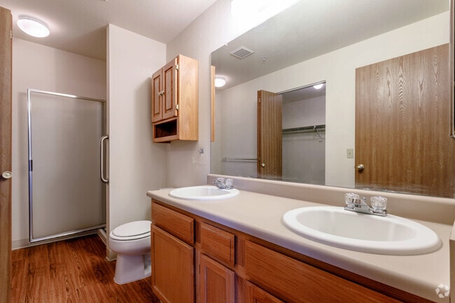 2BR, 2BA - 1,065SF