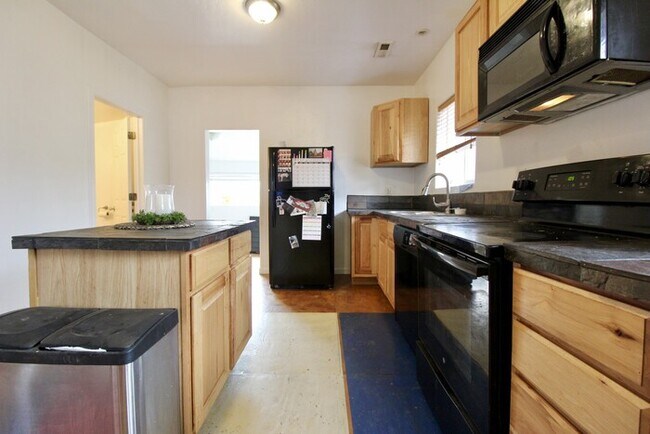 Photo - AVAILABLE - 3BD/2BA Denver Home w/ Large Yard
