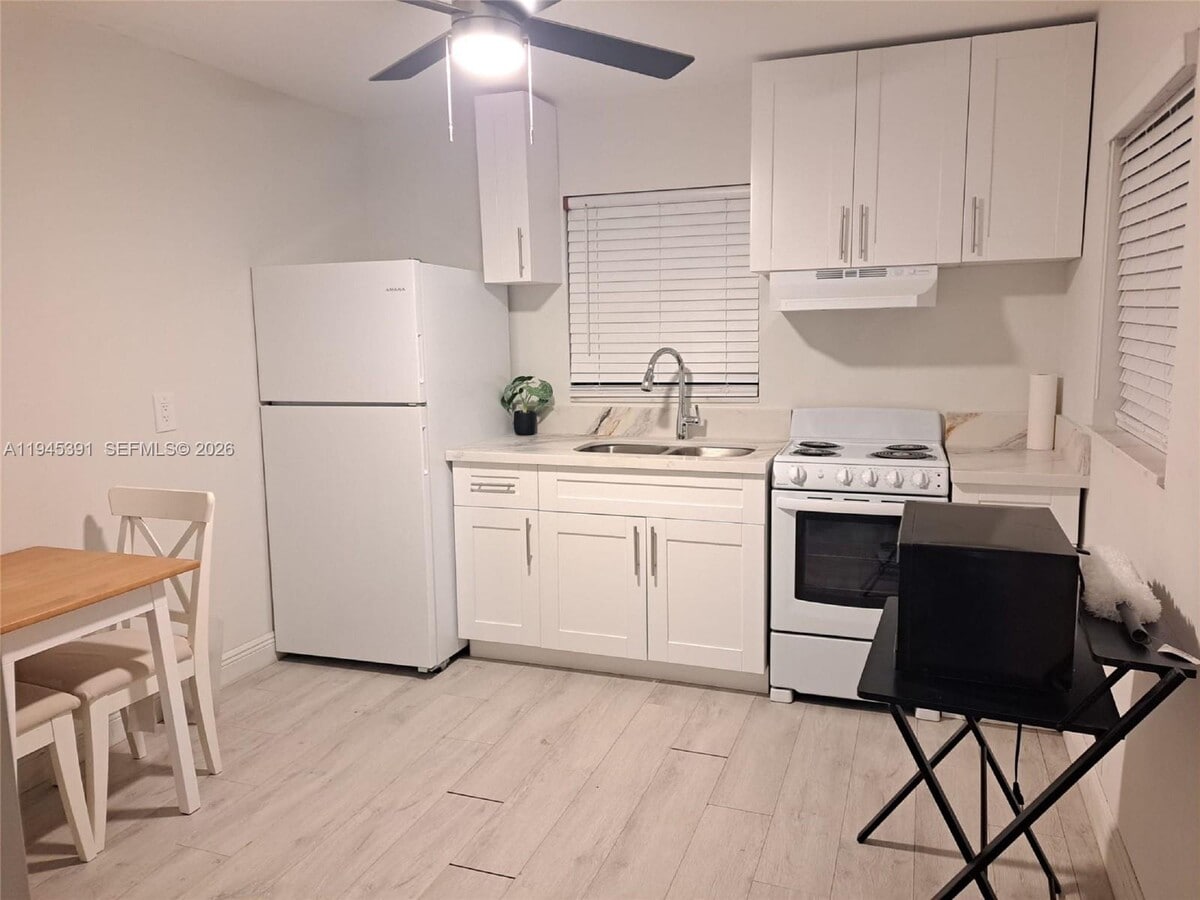 Photo - 2220 N 57th Way