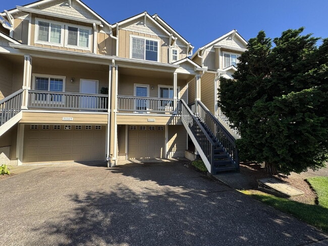 Building Photo - 3 Story Townhome in West Linn.