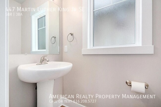 Photo - 447 M.L.K. Jr St SE