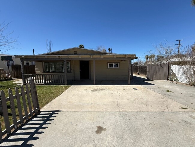 Photo - 3 Bedroom 1 Bath in Eat Hemet!