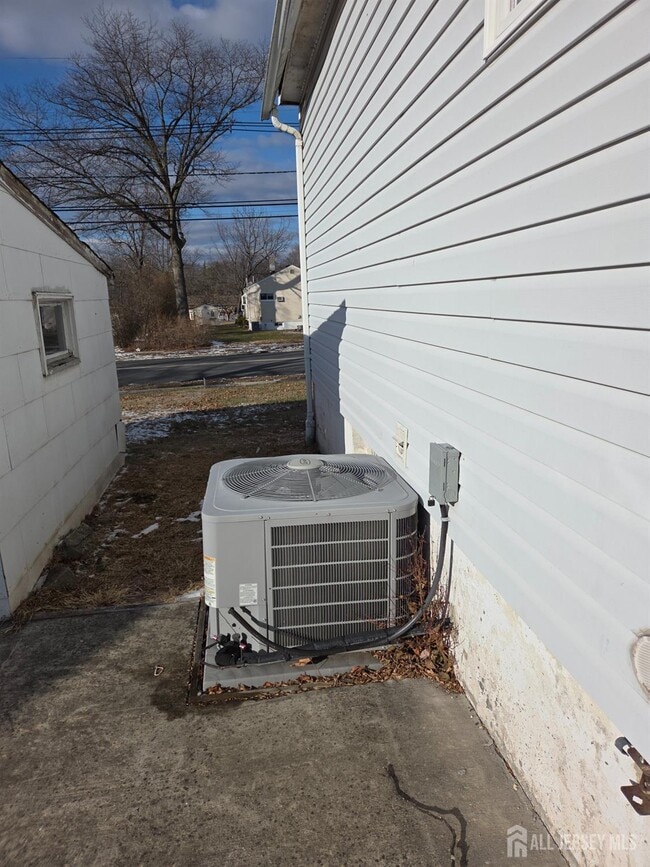 Photo - 5200 Emerson St