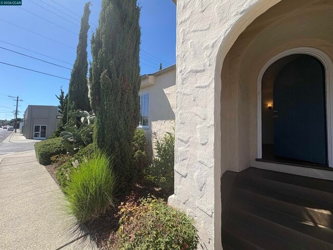 Photo - 1602 Georgia St