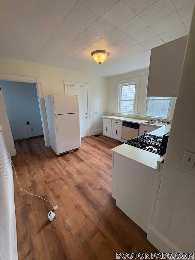 27R Albion St Unit 1