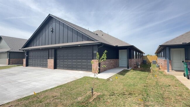 Photo - 11415 University