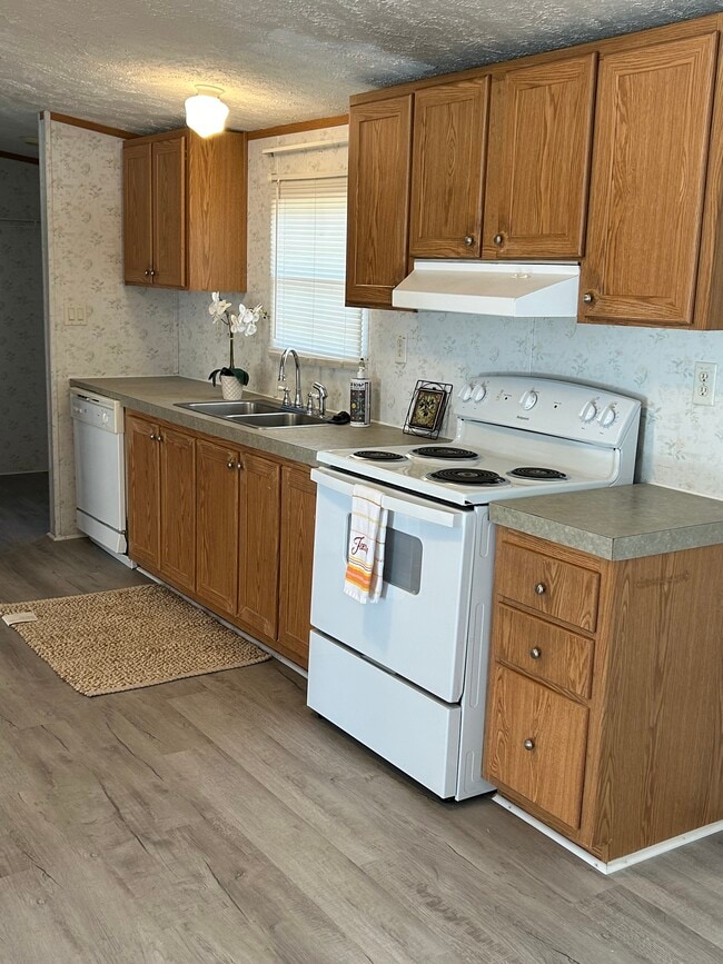 Photo - 49 Mallard Ave NE