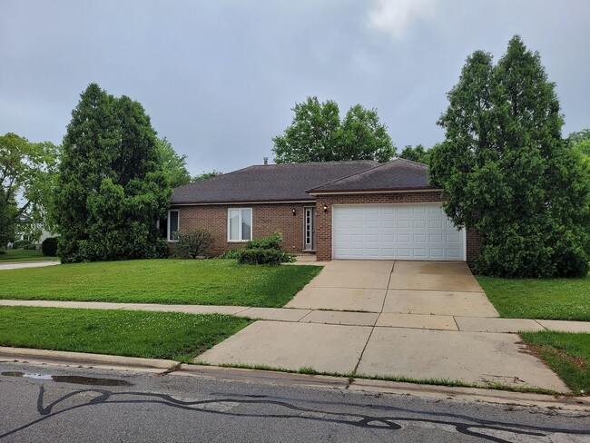 Building Photo - 1500 Kenyon Dr Rental