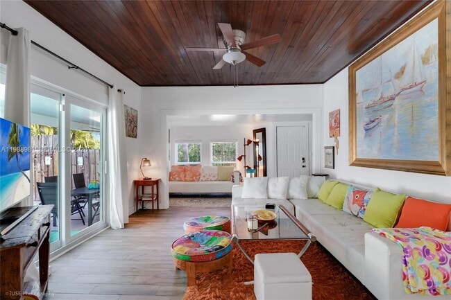 Photo - 212 SW 1st Ave