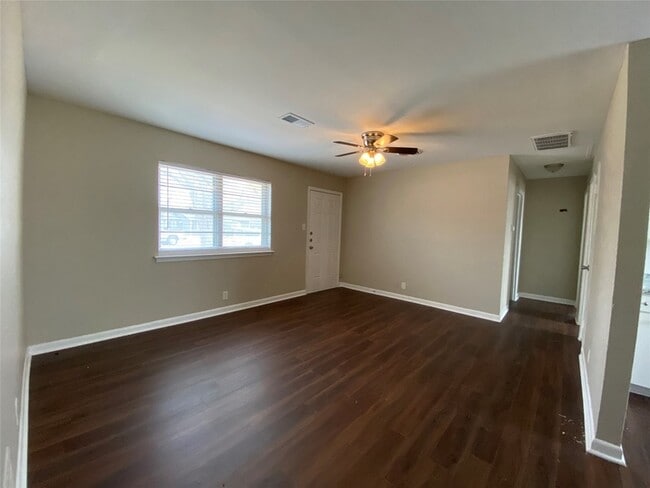 Photo - 712 Juno Ln