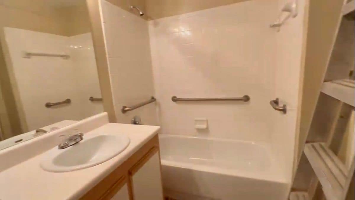 Photo - 13 Ave D SW Unit 1