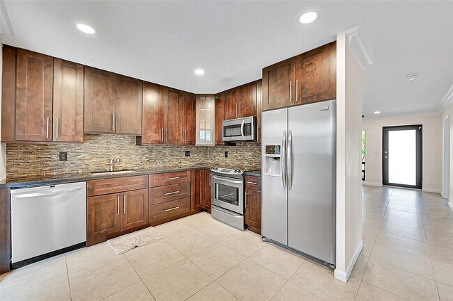 Photo - 2200 NE 54th St Unit East