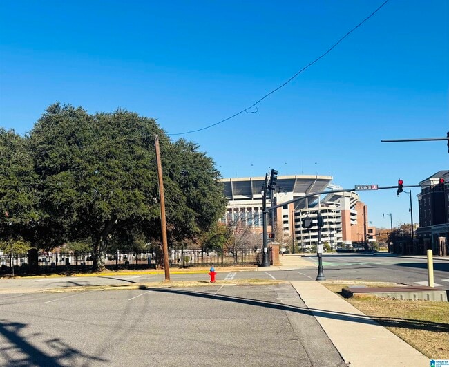 Building Photo - 1009 12th St Unit 4