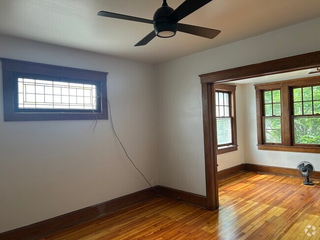 Building Photo - 92 E Vaughn St Rental
