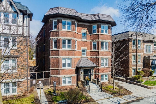 Photo - 310-312 LONSDALE RD