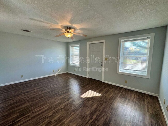 Building Photo - 704 W Superior St