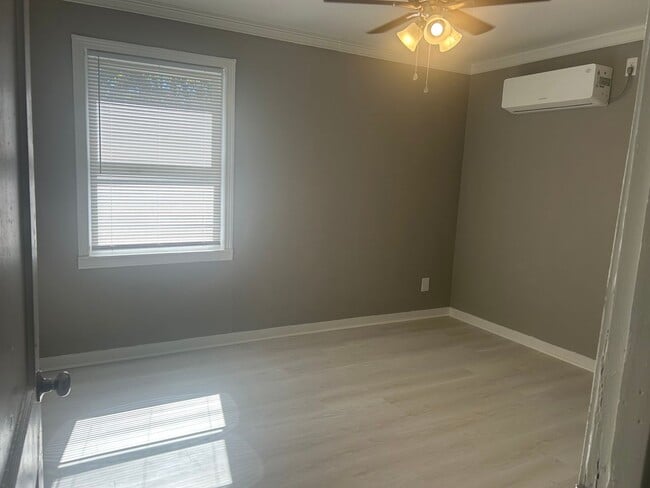 Photo - 816 W 42nd St