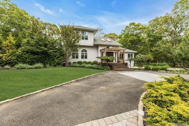 35 Bay Ave W