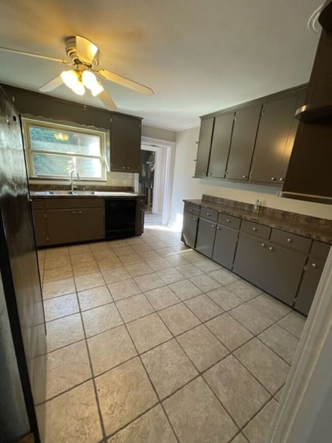 Photo - Spacious Corner-Lot Home Near Hwy 127 & Downtown Hickory