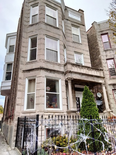 Building Photo - 3138 W Fullerton Ave Unit 3 Rental