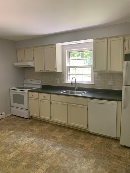 Building Photo - 12 Church Rd Rental