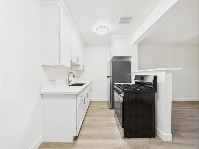 Photo - Roscoe Terrace Apartments