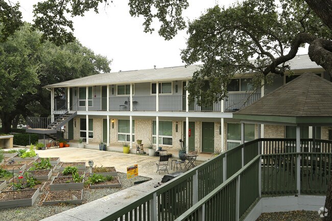 Photo - Treaty Oaks Apartments