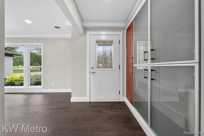 Photo - 4251 Derry Rd