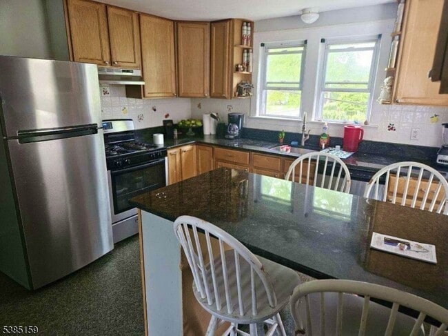 Photo - 412 Maple Ave