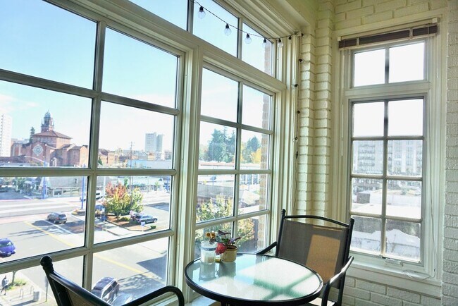 Photo - Town House Apartments (Vistaproperties.us)