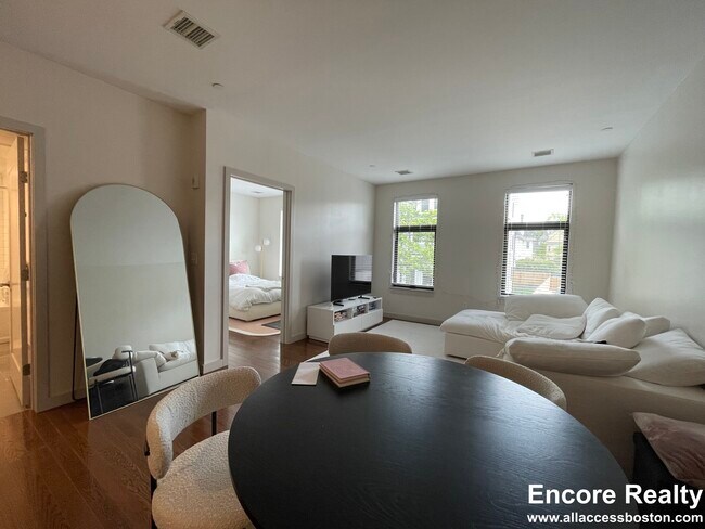 516 Harvard St Unit 204
