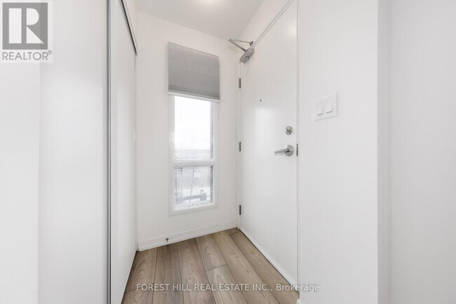 Photo - 18 Lytham Grn Cir