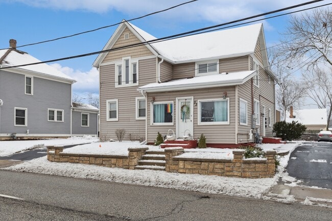 Photo - 33 E Main St Townhome