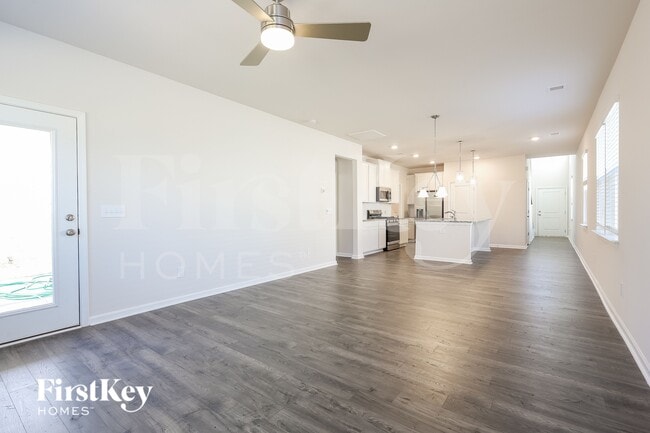 Photo - 534 Hillpark Ln
