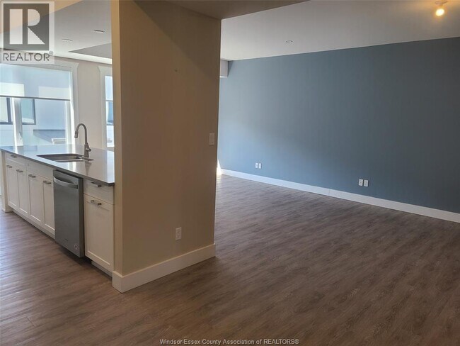 Photo - 550 Sandison St