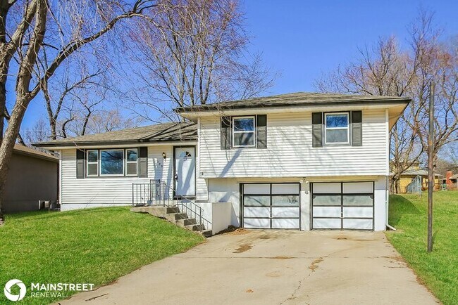 300 Holiday Dr, Lansing, KS 66043 - 300 Holiday Dr, Lansing, KS 66043 Casa