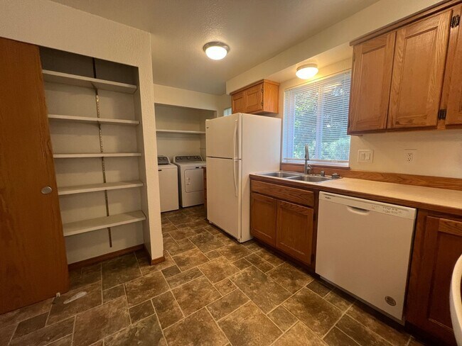 Photo - 5612 Seahurst Ave Unit B