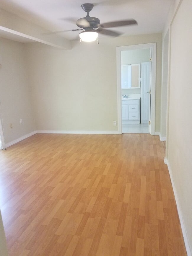 Photo - 2br/1ba/2pkg in Coconut Grove Kailua near ...