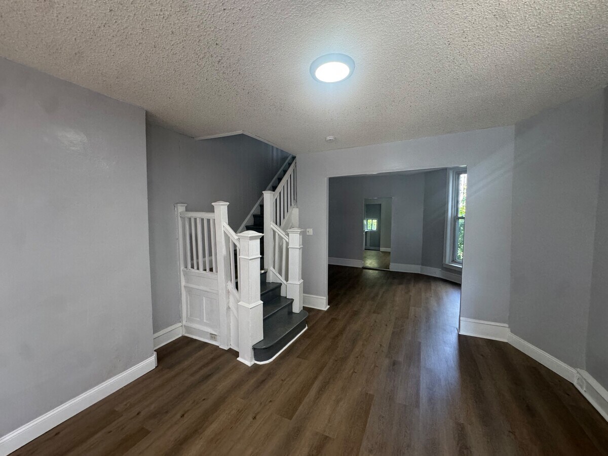 Photo - 843 S Alden St