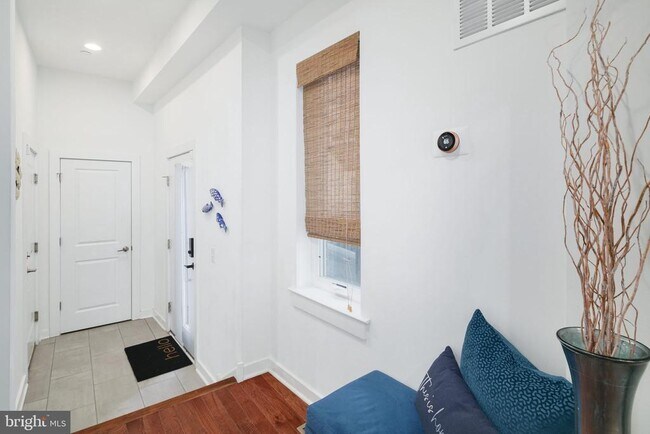 Photo - 159 E Allen St