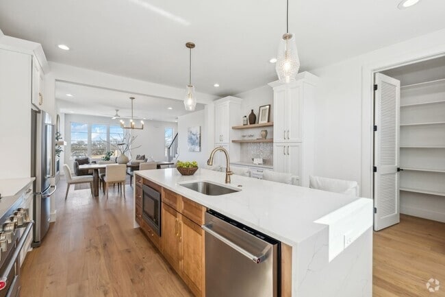 Building Photo - 1200 Phillips St Unit B Rental