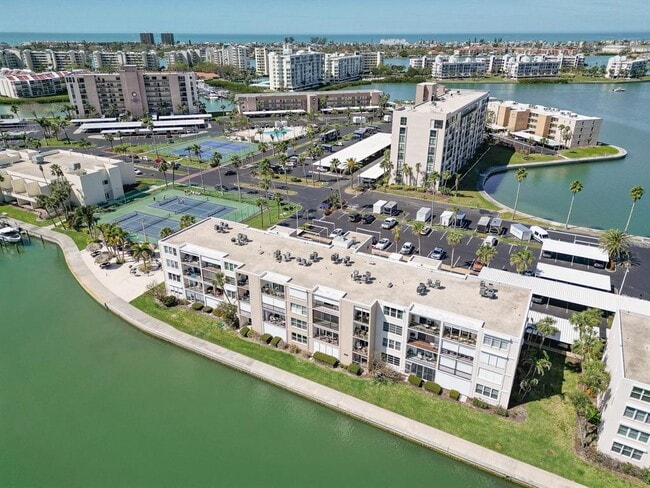 Building Photo - 7625 Sun Island Dr S Unit 101