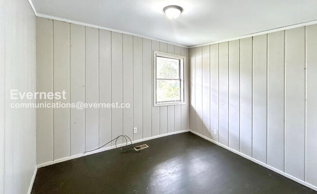 Photo - 2724 Lee Ave SW