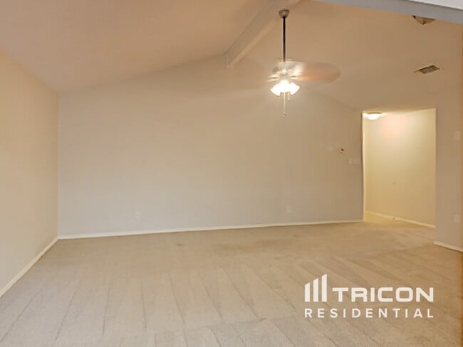 Photo - 537 Greenway Dr