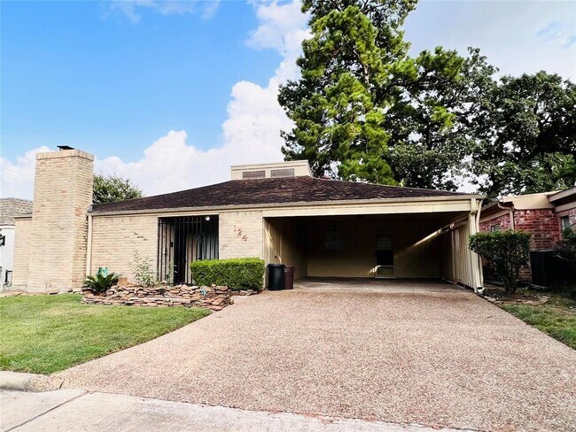 Photo - 124 Old Bridge Lake St