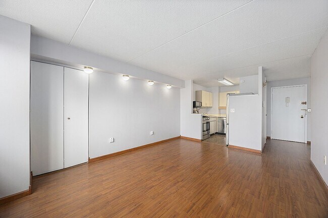 Photo - 300 W 110th St
