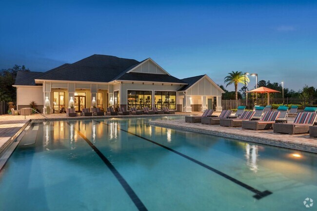 Luxe Lakewood Ranch - Resort Pool with Lap Lines - Luxe Lakewood Ranch Rental