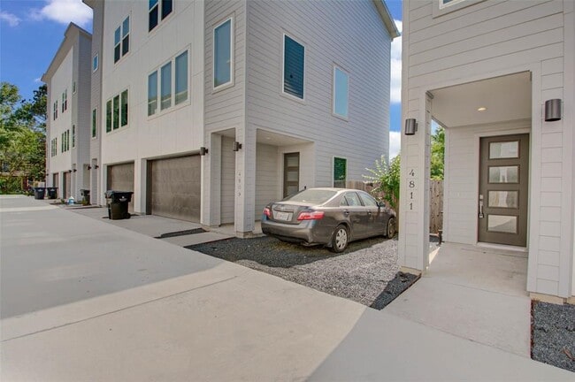 Building Photo - 4811 Martin Oaks Ln Rental